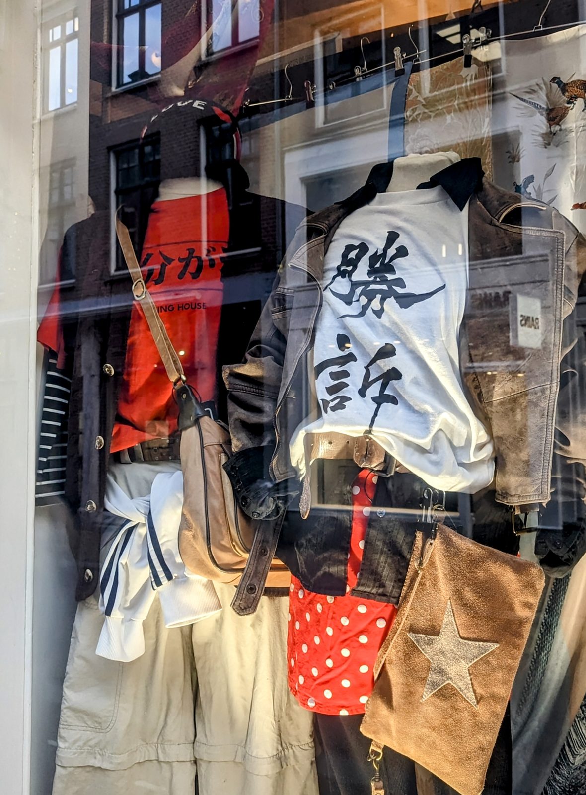 日本語プリントのショップウィンドウ